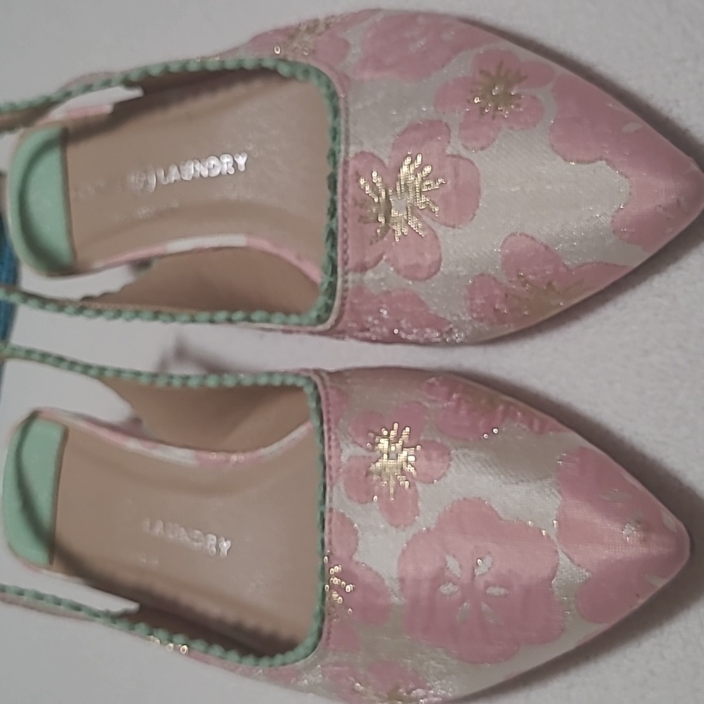 Laundry By Shelli Segal Pink Floral Pointed Toe Slingbacks with Gold Accents